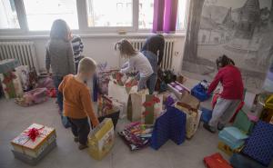 Foto: Anadolija / Pokloni poseban značaj imaju za djecu iz domova za djecu bez roditeljskog staranja